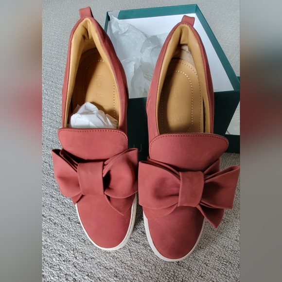 NWT Buscemi 40 MM Bow Numbuck in Litchi - Picture 3 of 12